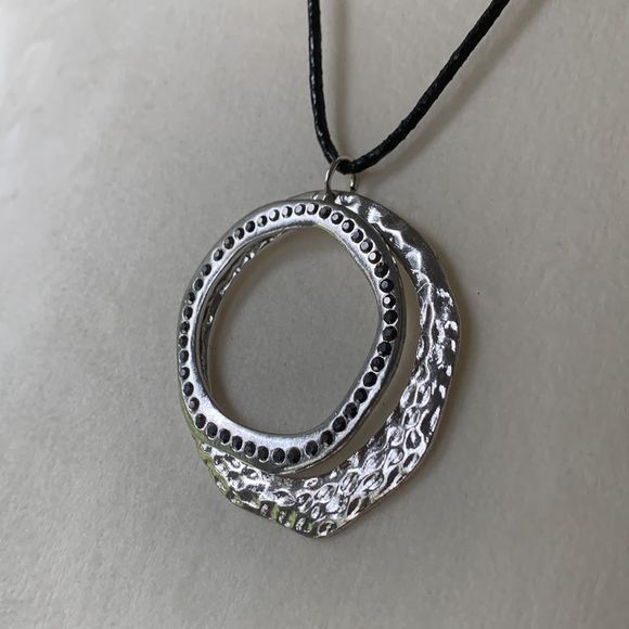 Modern silver colored necklace with tiny beads - Picture 3 of 7
